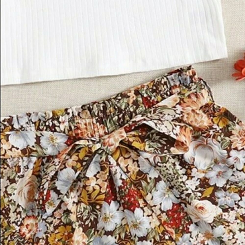 Crop Top & Boho Shorts Set - Picture 3 of 4